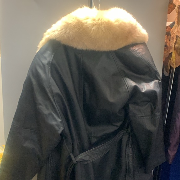 Women’s Leather and Fox Fur coat - Picture 7 of 10